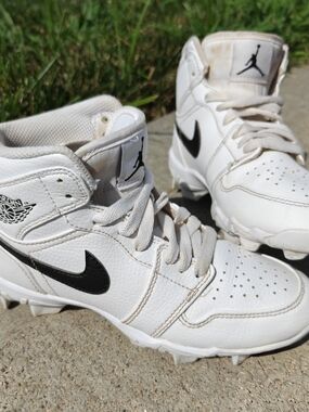 Nike Jordan 1 Mid Youth Baseball/Football Cleats White/Black Size 2.5Y HF6883-10